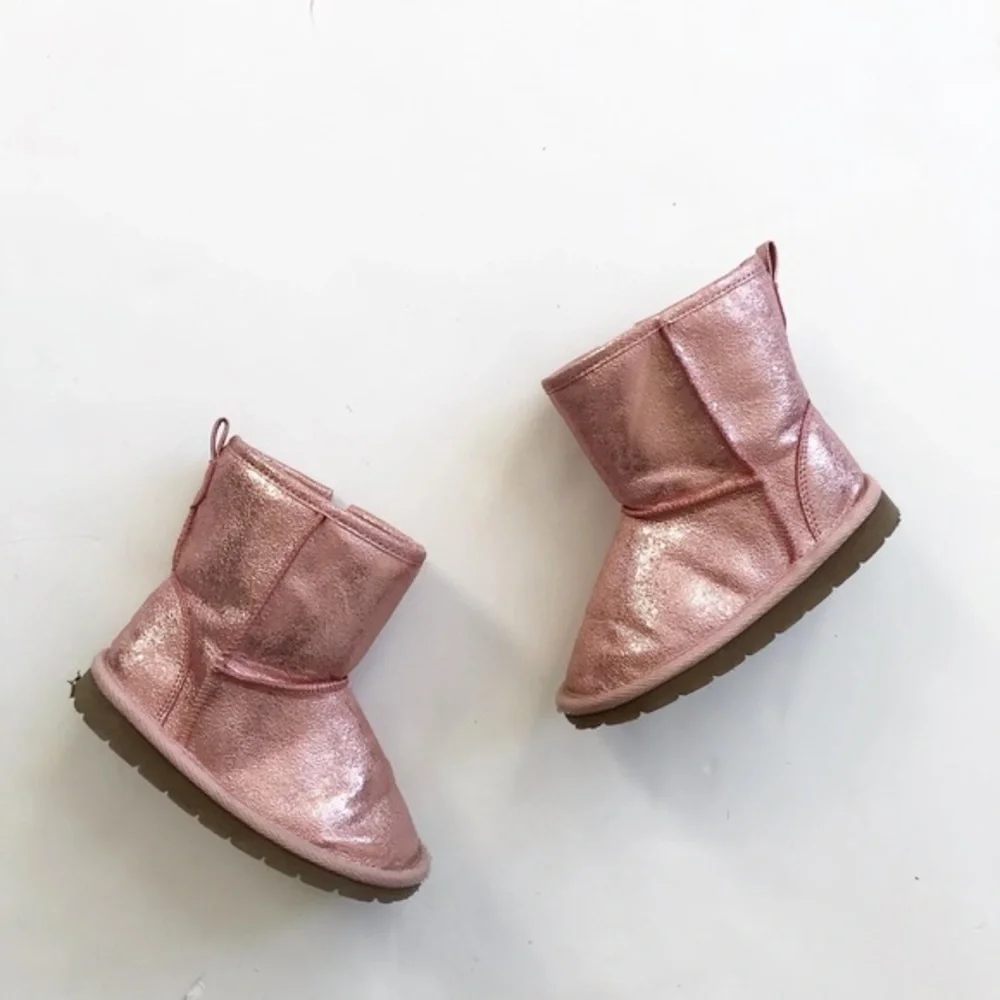 Babygap pink shinny faux Sherpa boots VGUC size 9
